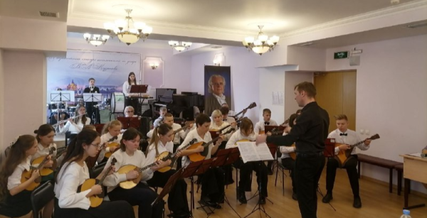 Более 250 исполнителей приняли участие в III Всероссийском конкурсе исполнителей на струнных народных инструментах в детской музыкальной школе №16