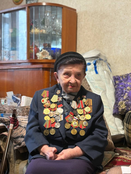 Михаил Шатилов вручил медаль 80-летия Победы 100-летней участнице Великой Отечественной войны Тамаре Федоровне Руновой