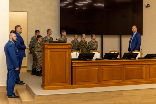 Сотрудники Генпрокуратуры провели экскурсию для воспитанников нижегородского Центра военно-патриотического воспитания имени Максима Настина Сотрудники Генпрокуратуры провели экскурсию для воспитанников нижегородского Центра военно-патриотического воспитания имени Максима Настина