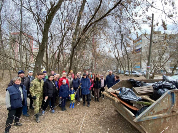 Юрий Шалабаев поблагодарил участников общегородского субботника, который собрал в этом году более 30 тыс нижегородцев Юрий Шалабаев поблагодарил участников общегородского субботника, который собрал в этом году более 30 тыс нижегородцев