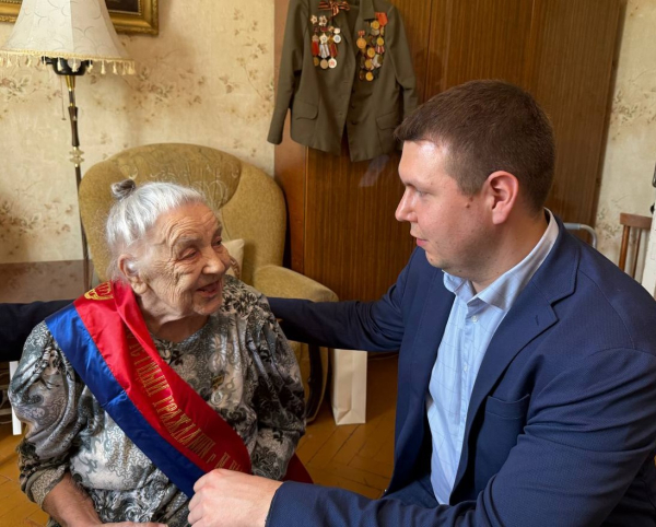 104-летней участнице Великой Отечественной войны Екатерине Максимовне Жустевой вручили знак «Почетный гражданин Нижнего Новгорода»