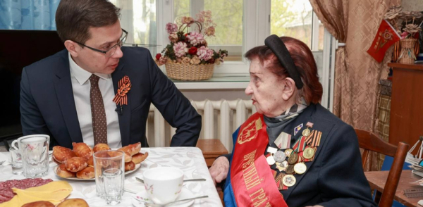 В Нижнем Новгороде начали вручать фронтовикам знаки «Почётный гражданин города» В Нижнем Новгороде начали вручать фронтовикам знаки «Почётный гражданин города»