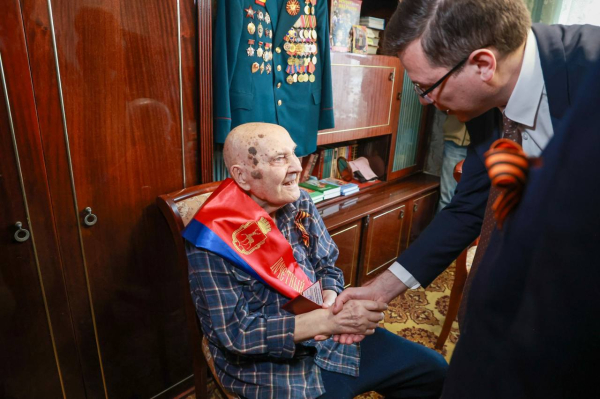 В Нижнем Новгороде начали вручать фронтовикам знаки «Почётный гражданин города» В Нижнем Новгороде начали вручать фронтовикам знаки «Почётный гражданин города»