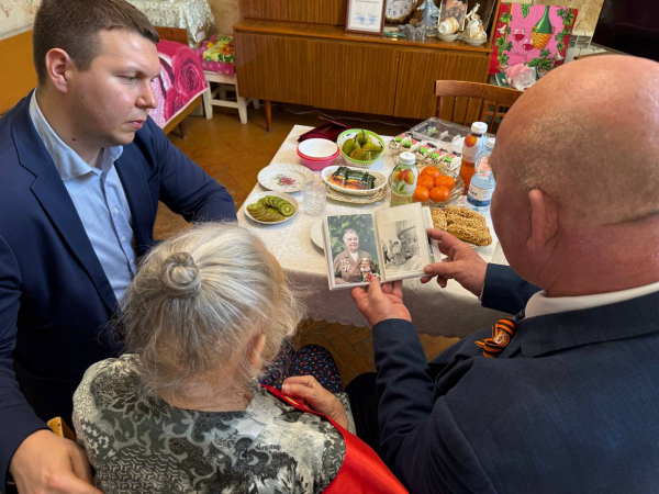 104-летней участнице Великой Отечественной войны Екатерине Максимовне Жустевой вручили знак «Почетный гражданин Нижнего Новгорода»