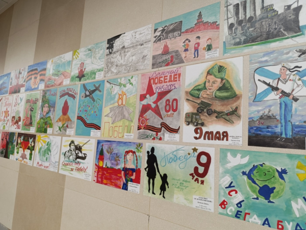 Состав с фотографиями ветеранов Великой Отечественной войны начал курсировать в Нижегородском метро Состав с фотографиями ветеранов Великой Отечественной войны начал курсировать в Нижегородском метро