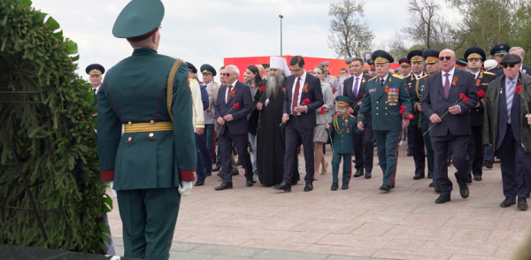 Глеб Никитин и Юрий Шалабаев возложили цветы к Вечному огню в Нижегородском кремле