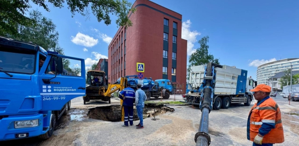 Ремонт аварийного участка трубопровода на улице Ковалихинской планируется завершить сегодня до конца дня Ремонт аварийного участка трубопровода на улице Ковалихинской планируется завершить сегодня до конца дня
