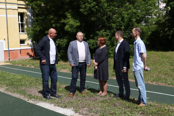 Две многофункциональные спортивные площадки при школе №66 и гимназии №67 появились по проекту «Вам решать!» в Московском районе