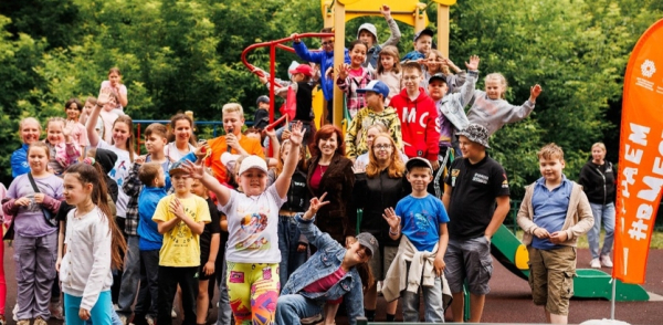 Более 700 детей стали участниками проекта «Играем вместе» с начала июня Более 700 детей стали участниками проекта «Играем вместе» с начала июня