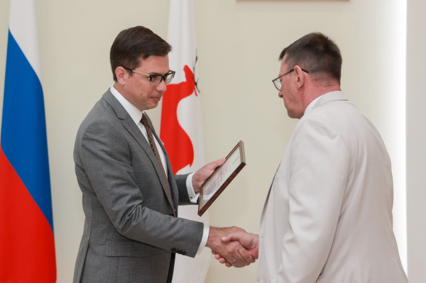 Юрий Шалабаев вручил педагогам Чкаловскую премию и гранты за лучшую программу развития