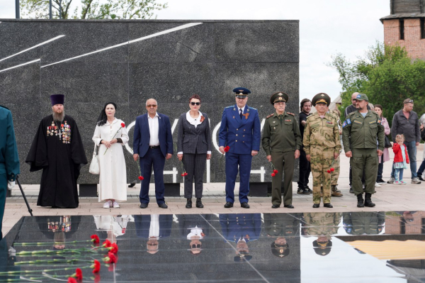 Воспитанникам первой смены военно-патриотического лагеря «Хочу стать десантником» торжественно вручили свидетельства парашютистов Воспитанникам первой смены военно-патриотического лагеря «Хочу стать десантником» торжественно вручили свидетельства парашютистов