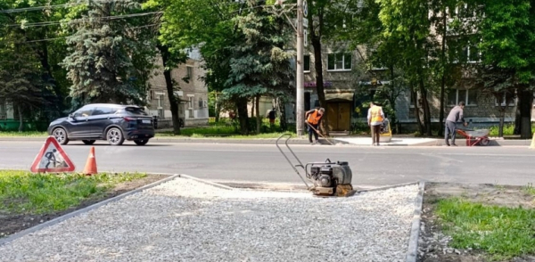 Завершается устройство пешеходного перехода у дома 32 по ул.Героя Рябцева Завершается устройство пешеходного перехода у дома 32 по ул.Героя Рябцева