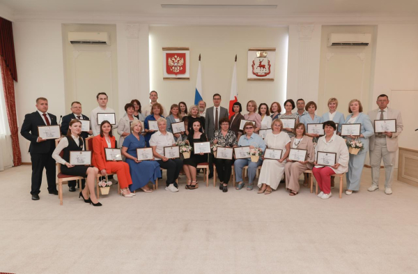 Юрий Шалабаев вручил педагогам Чкаловскую премию и гранты за лучшую программу развития