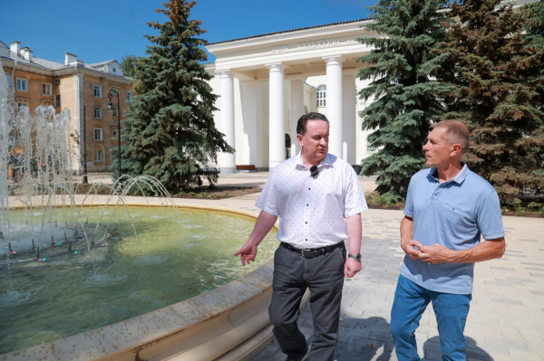 Пробный пуск нового фонтана прошел в сквере у ДК имени Серго Орджоникидзе     