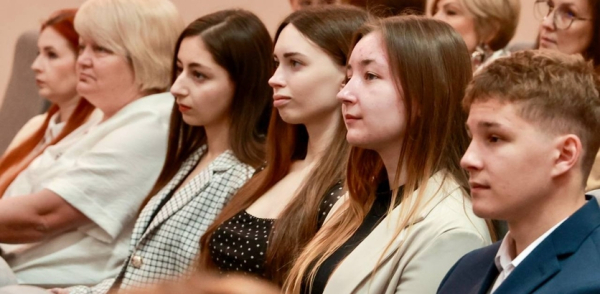 730 нижегородских выпускников окончили школу на «отлично», «стобалльниками» по результатам ЕГЭ стали больше 60 человек, 200-балльниками трое 730 нижегородских выпускников окончили школу на «отлично», «стобалльниками» по результатам ЕГЭ стали больше 60 человек, 200-балльниками трое