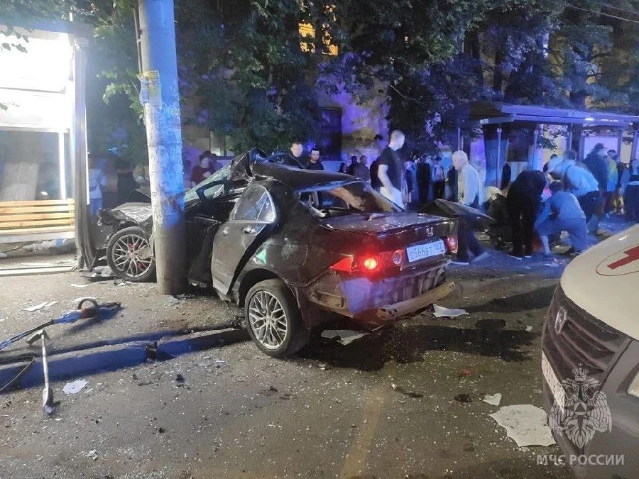 Число погибших в аварии на остановке на улице Бекетова увеличилось до трех человек