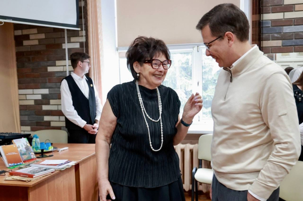 Юрий Шалабаев провел открытый урок истории для пятиклассников школы №126, которую закончил сам Юрий Шалабаев провел открытый урок истории для пятиклассников школы №126, которую закончил сам