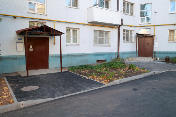 Дворовые проезды, тротуары и парковки отремонтировали на улице Июльских Дней по обращениям нижегородцев