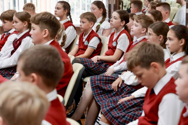 Юрий Шалабаев провел открытый урок истории для пятиклассников школы №126, которую закончил сам Юрий Шалабаев провел открытый урок истории для пятиклассников школы №126, которую закончил сам