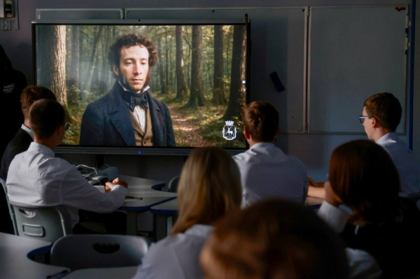 Связь сквозь расстояние: VR-экскурсии в школах соединили учащихся Нижнего Новгорода и Сухума Связь сквозь расстояние: VR-экскурсии в школах соединили учащихся Нижнего Новгорода и Сухума