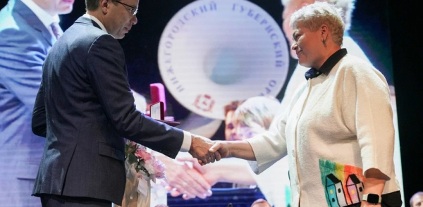 Глава города Юрий Шалабаев поздравил педагогов с  профессиональным праздником