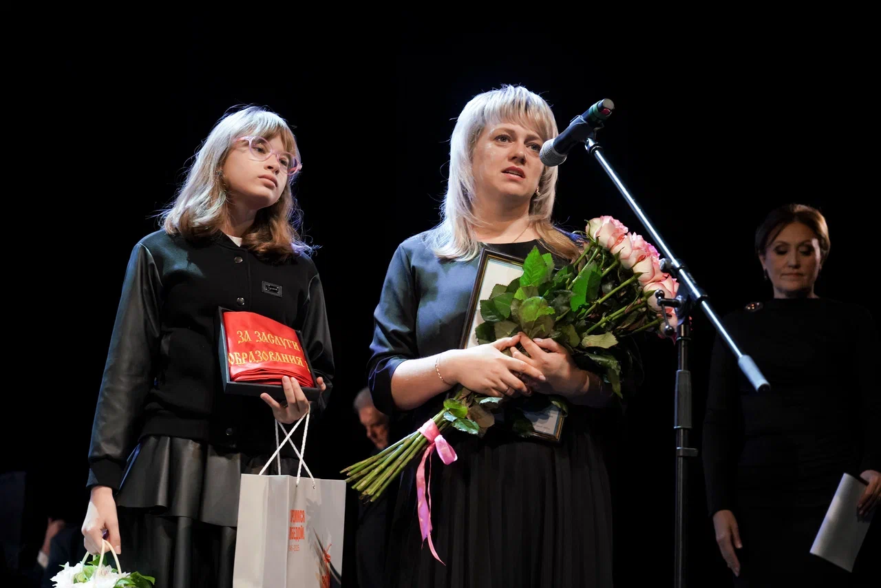 Глава города Юрий Шалабаев поздравил педагогов с  профессиональным праздником