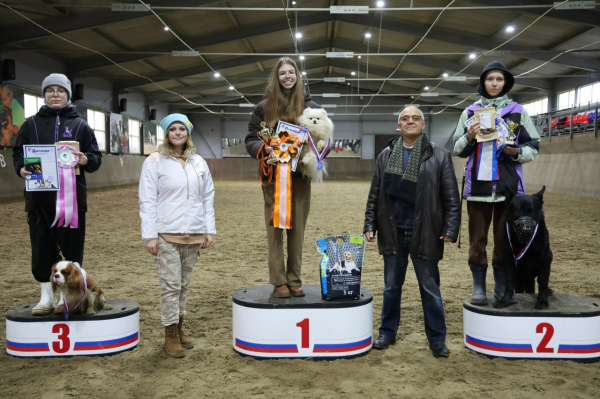 Более 90 юных кинологов приняли участие в соревнованиях в городском зооцентре «Надежда»