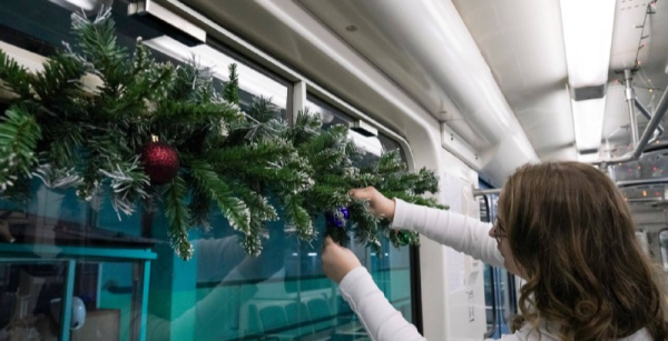 Два новогодних состава будут курсировать в нижегородском метро с 22 декабря Два новогодних состава будут курсировать в нижегородском метро с 22 декабря