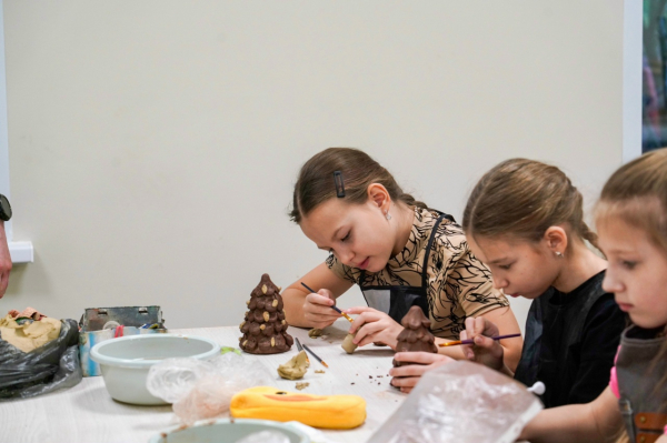 Глава города Юрий Шалабаев посетил новый филиал ДДТ имени В.П. Чкалова, принявший после своего открытия 1 100 воспитанников